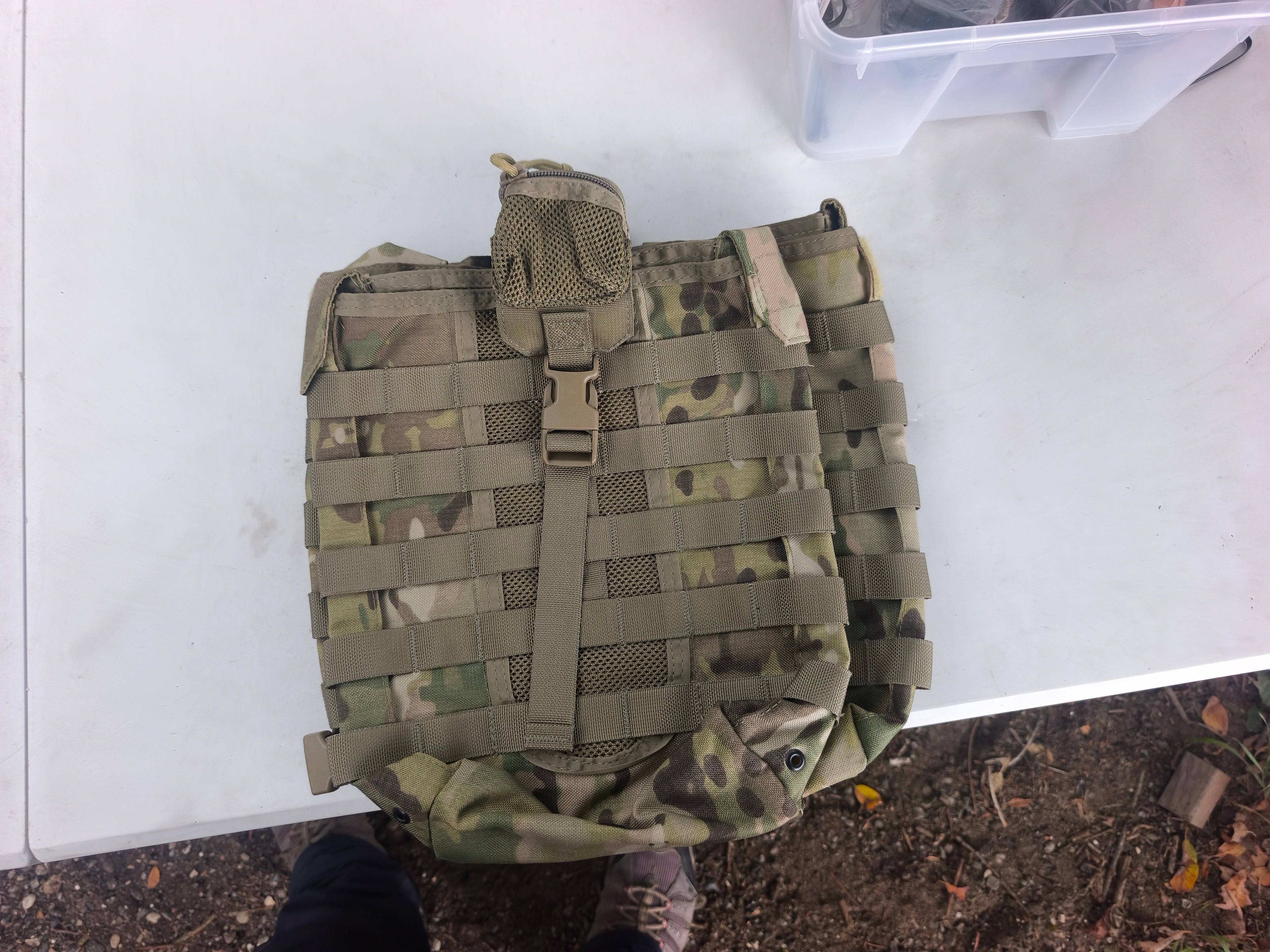 Radiolommer til rygsæk eller bagpå vest. Nye, Harris, fra forsvaret. Multica.