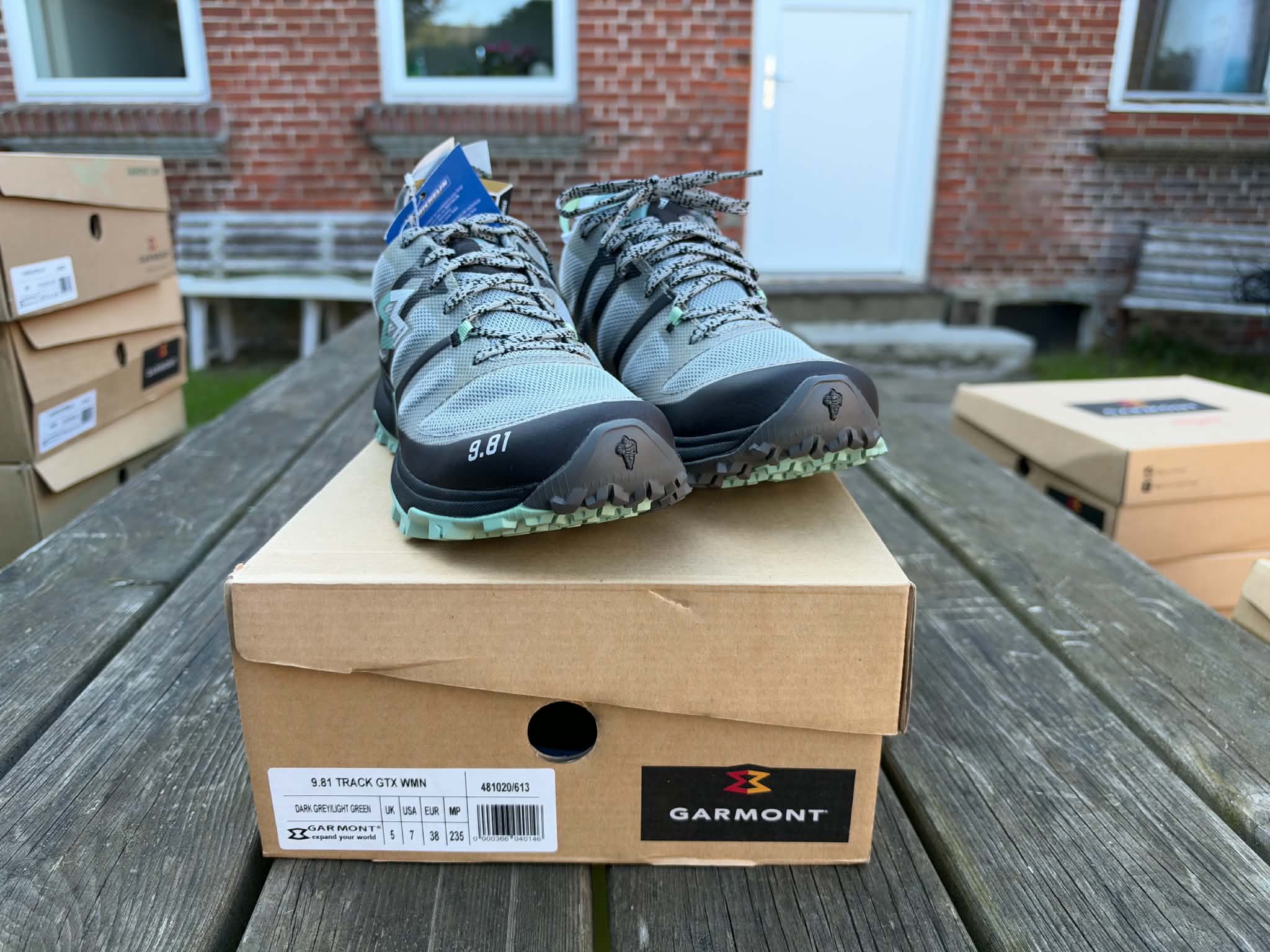 Garmont 9.81 track Goretex women, størrelse 38, nye. Farve: Dark grey/light green