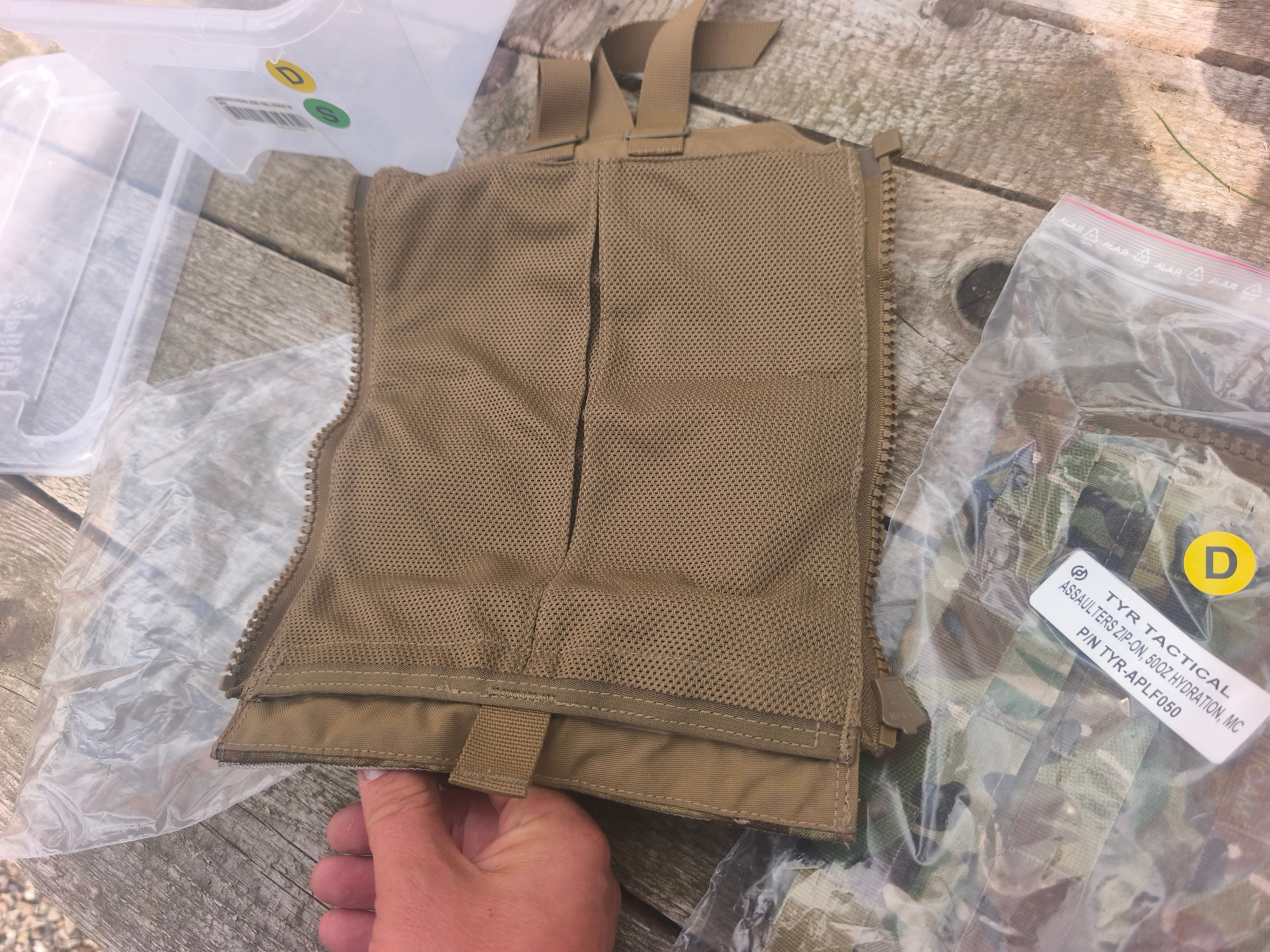 Tyr assaulters zip on backpanel, nyt